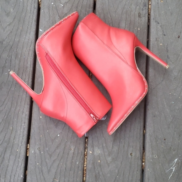 Red Trendy Ankle Boots Pointy Toe Studded Bootie - Picture 4 of 10